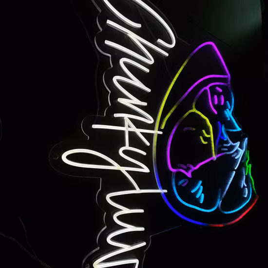 Le insegne al neon possono essere personalizzate con luci a LED